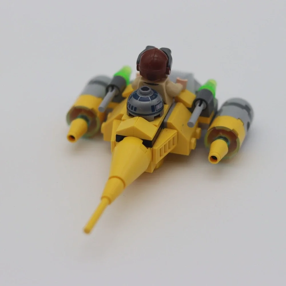 LEGO Star Wars Naboo Starfighter Anakin Skywalker Minifigure & Igloo Build - Picture 8 of 12